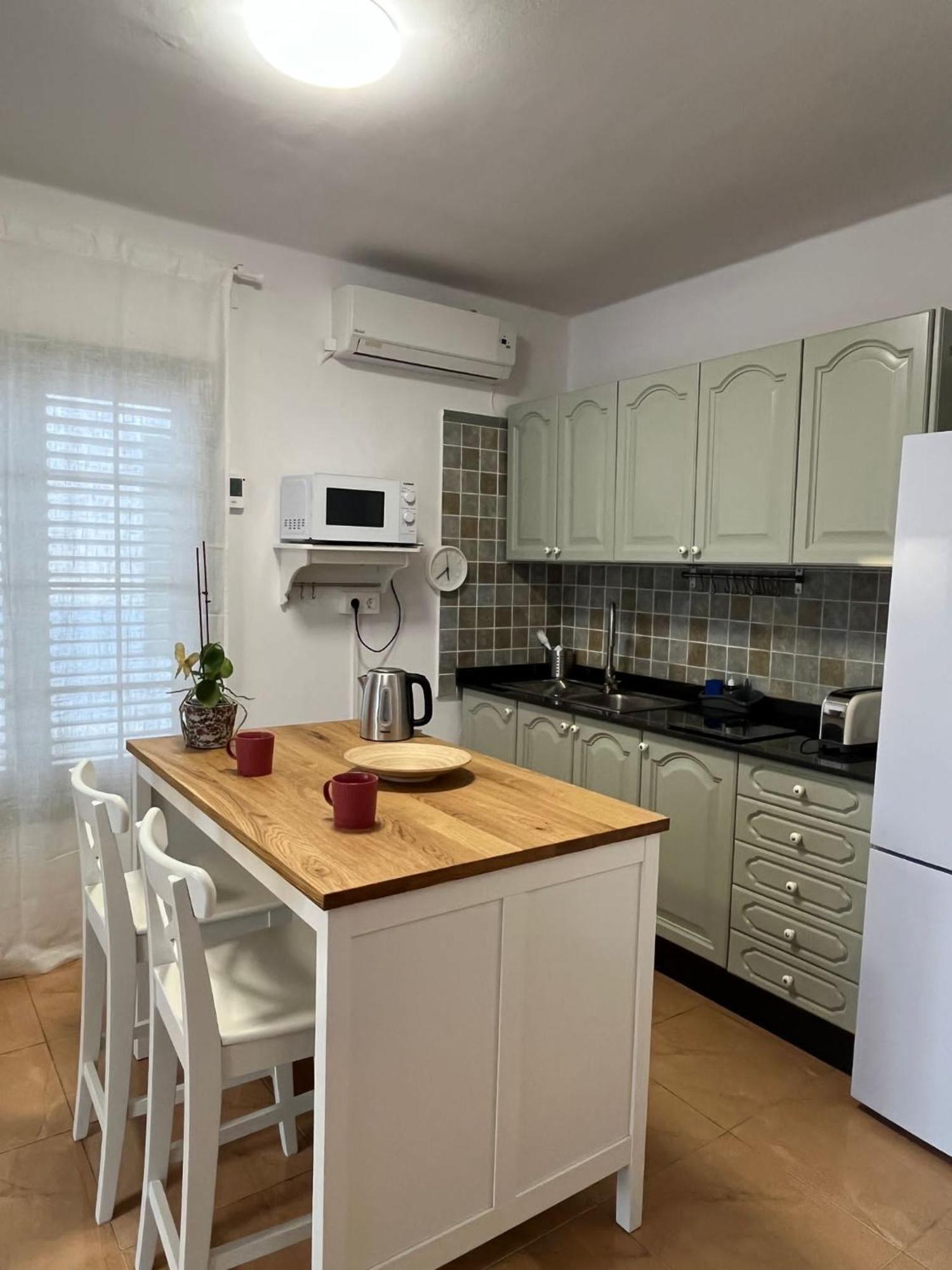 Lanza Palm Apartment